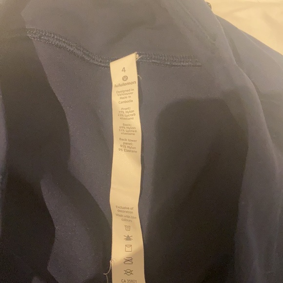 Lululemon navy cropped leggings - Picture 4 of 4